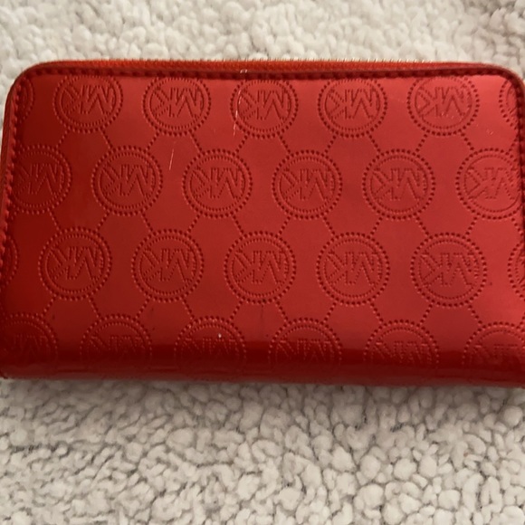 Michael Kors wristlet PERFECT FOR VALENTINES DAY!! - Picture 5 of 8